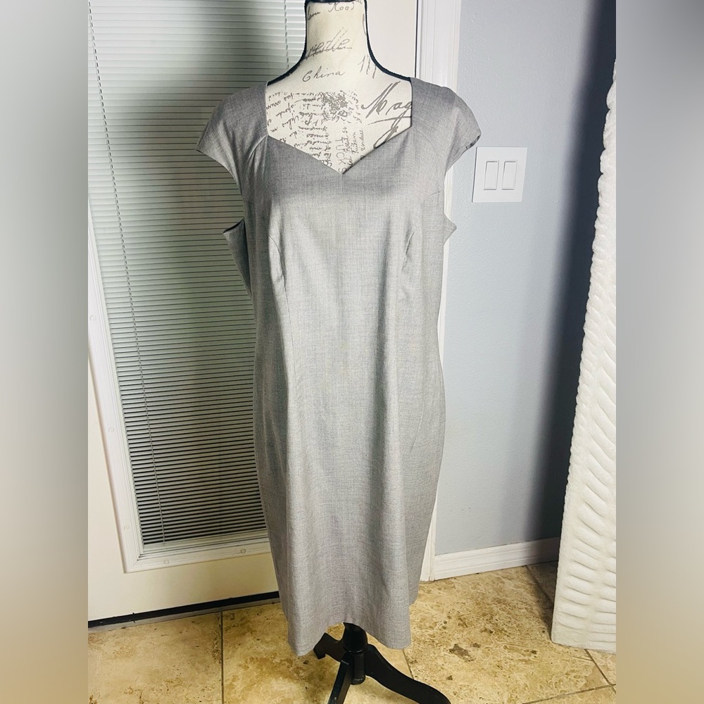 Boss Hugo Boss Daliyana Wool Viscose Gray Sweetheart Neckline Sheath Dress Sz 14